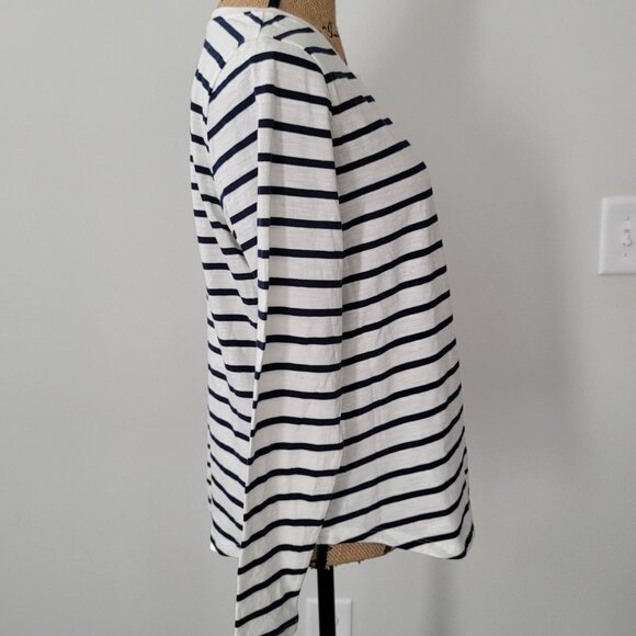 Old Navy Women's Everywear Stripe Crew Neck T-Shirt White with Blue Stripes NWT - Picture 2 of 12